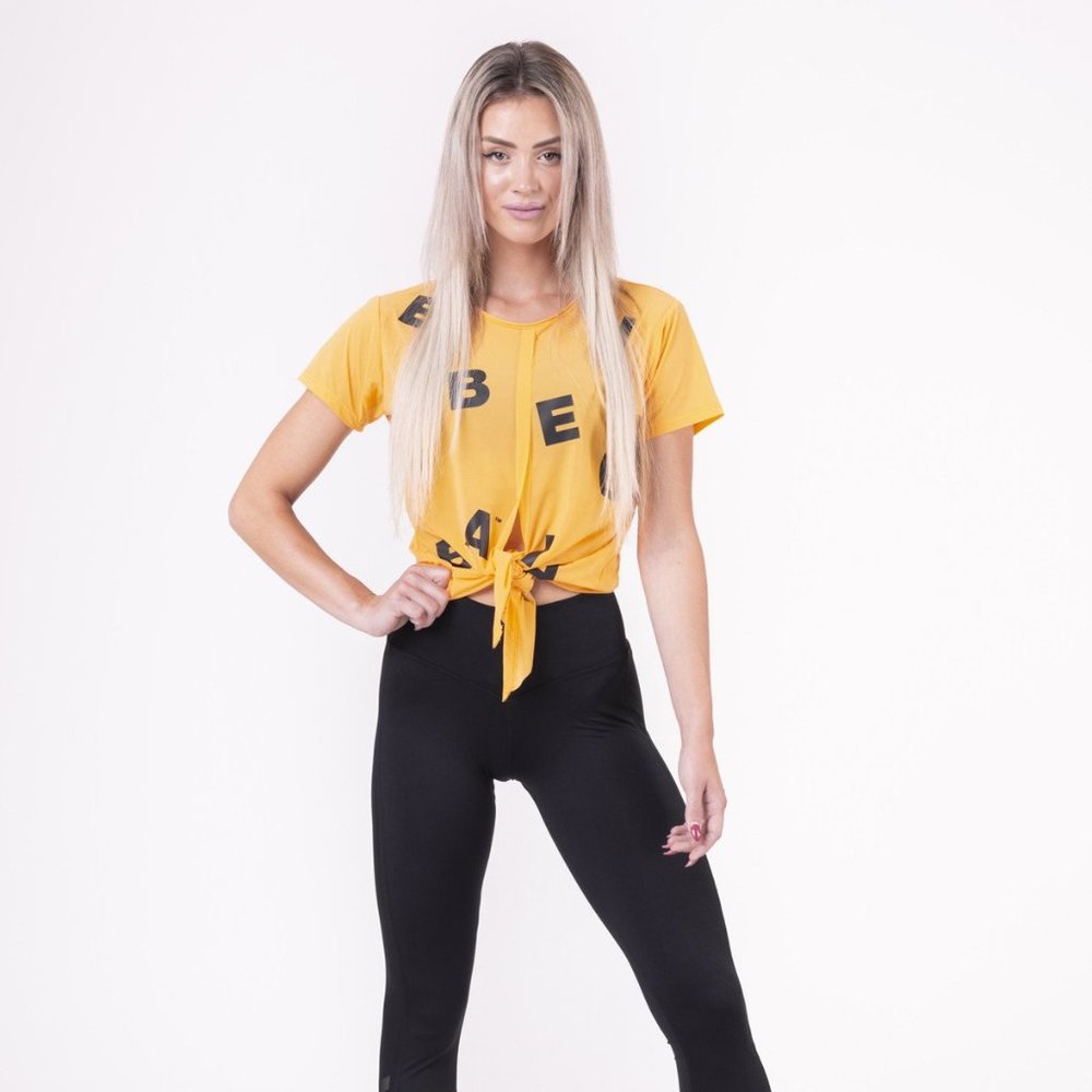 Nebbia Tied knot „Letters“ T-shirt Yellow 680